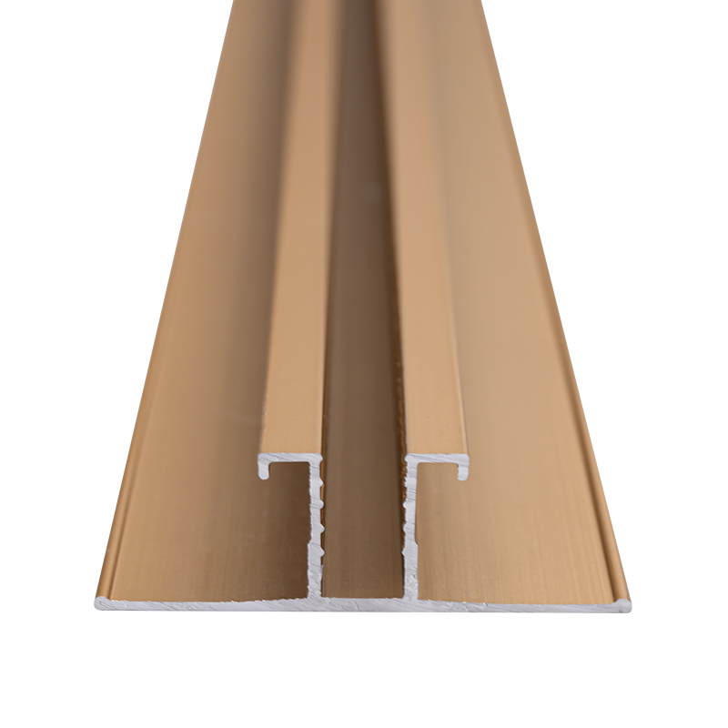 Strip Dekoratif Aluminium Dengan Permukaan Halus Warna Seragam Menghiasi Dinding